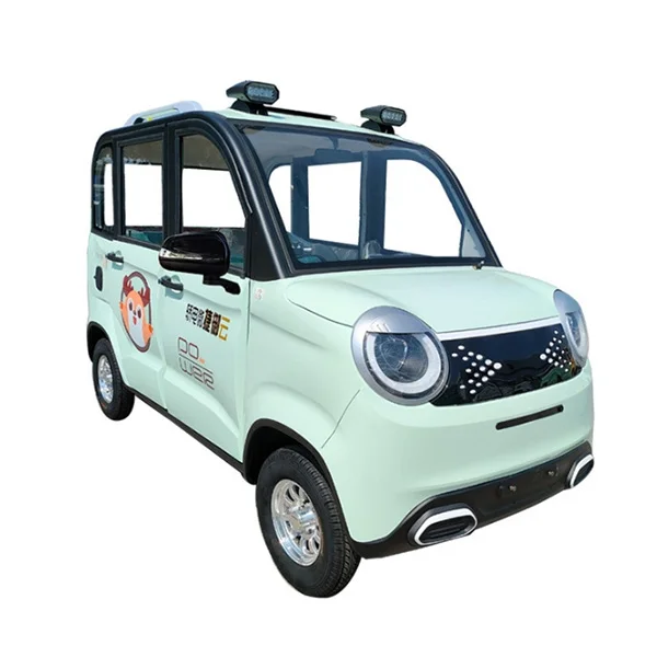 Piccolo scooter per mobilità domestica a quattro ruote per adulti